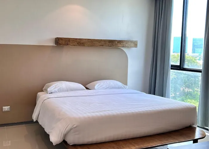 Varrzon Srinakarin 56 *