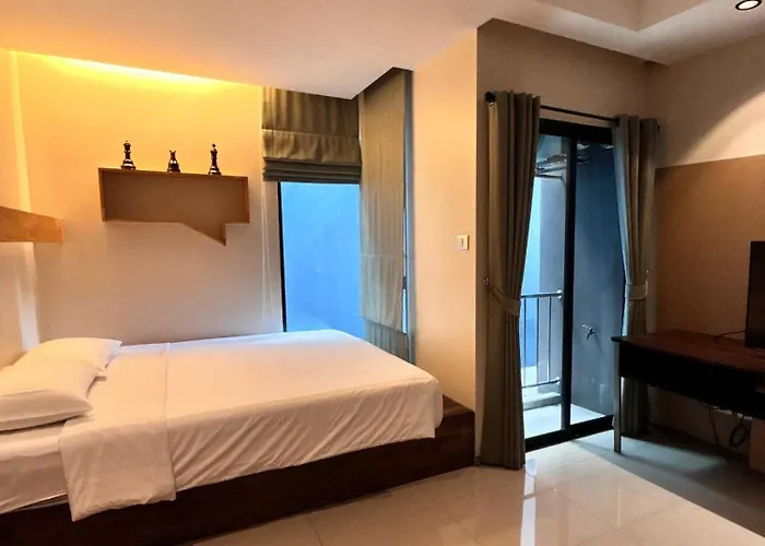 Varrzon Srinakarin 56 * Bangkok