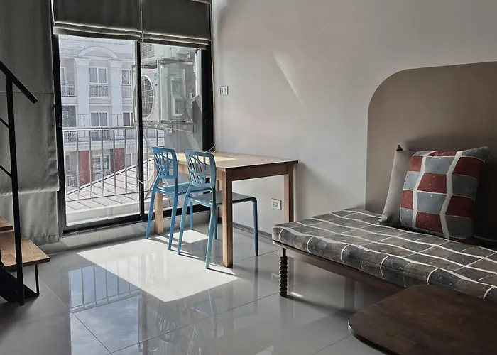 Varrzon Srinakarin 56 Apartment Bangkok