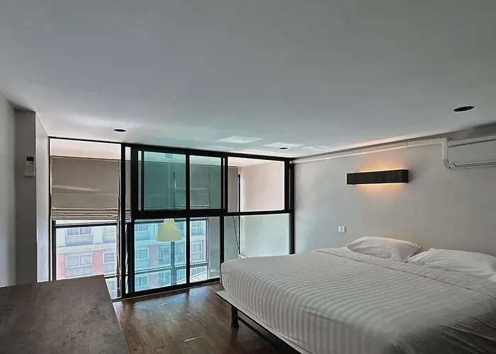Varrzon Srinakarin 56 Bangkok